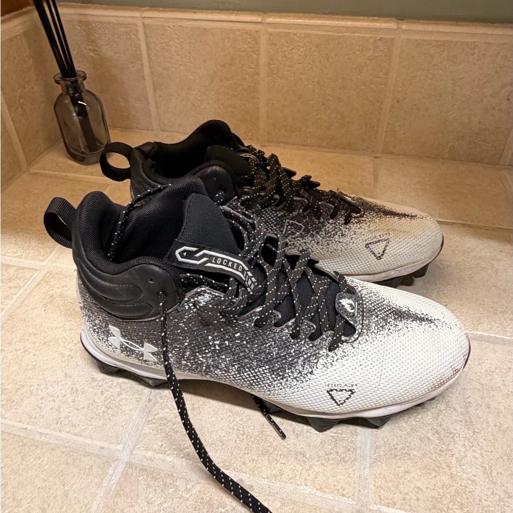 Under Armour Football Cleats Black/White Mid - Men’s 8.5